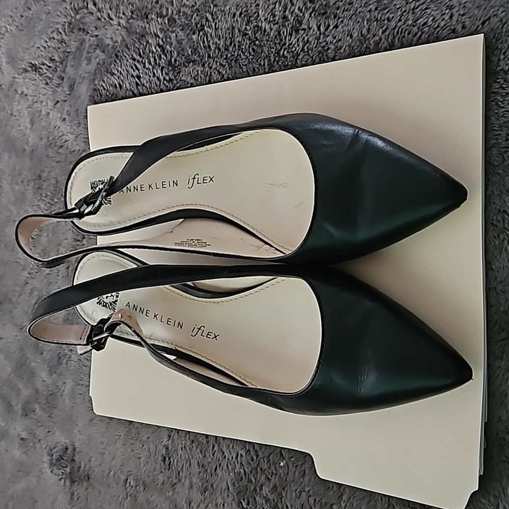 Pre-loved Anne Klein iflex leather kitten heal slingback shoes.